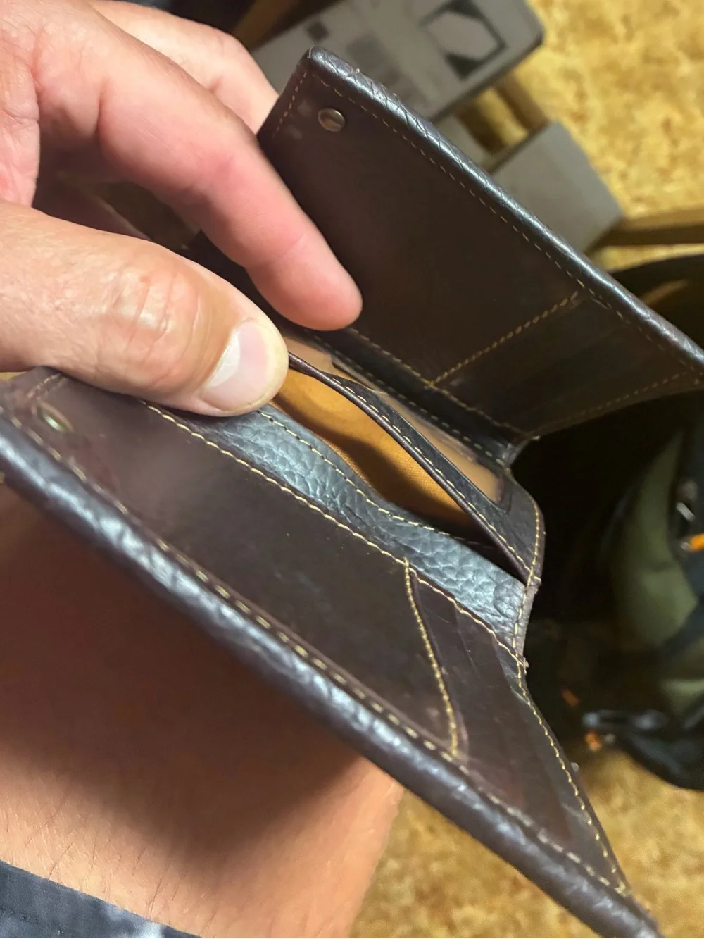 Carhartt Men’s Leather Bifold Wallet Brown Black Genuine Leather w/ Original Tin
